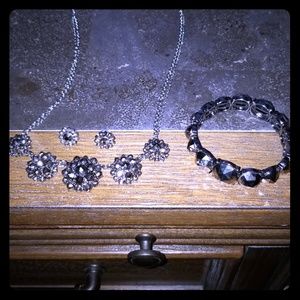 Simply Vera Wang jewelry set